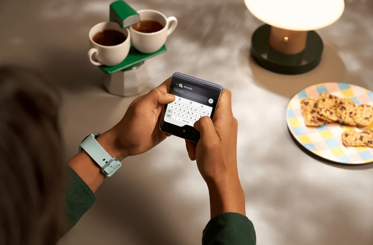 三星Zflip5 可直接使用封面螢幕打字回覆訊息