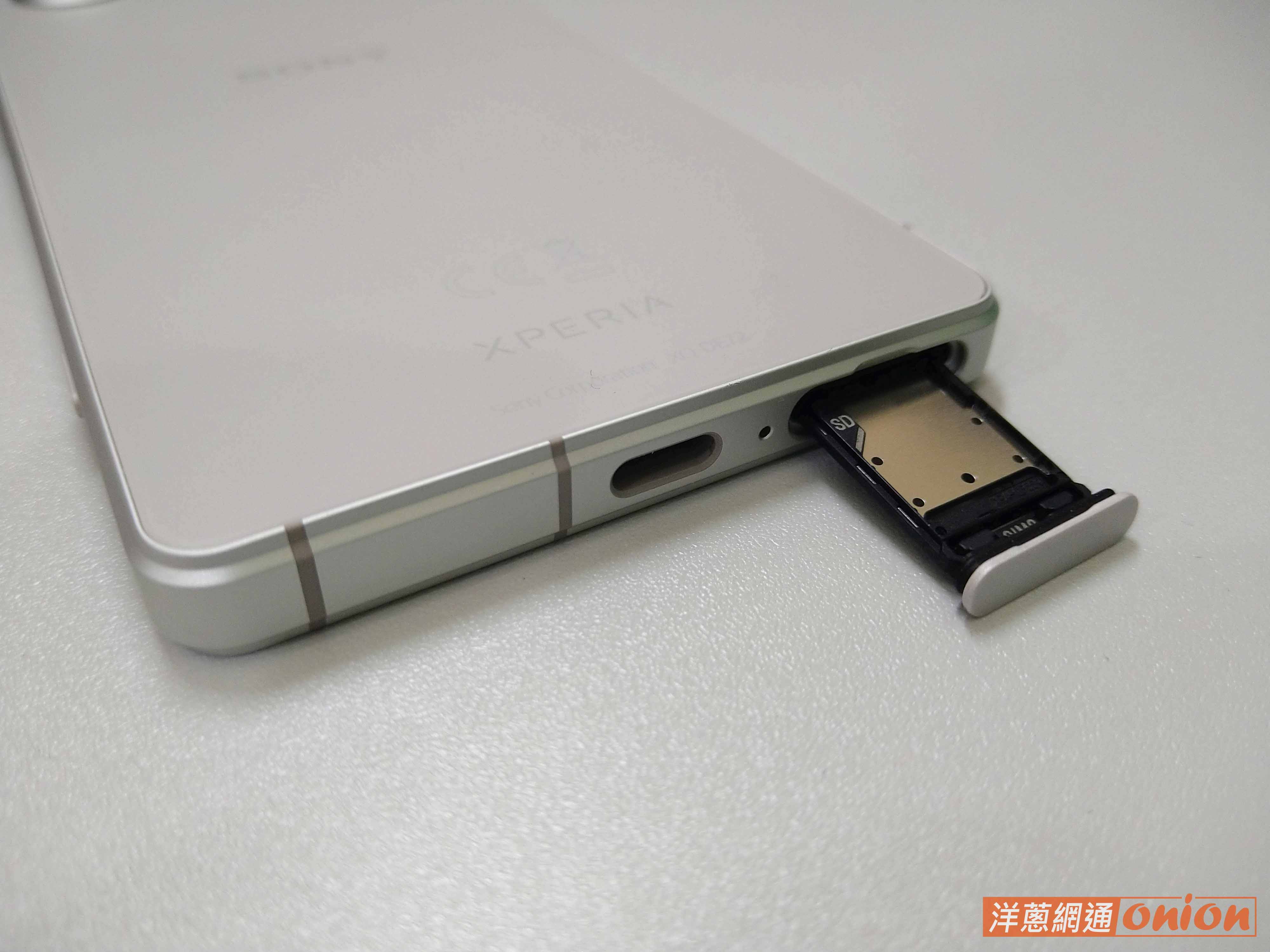 Sony Xperia 5 V SIM卡槽