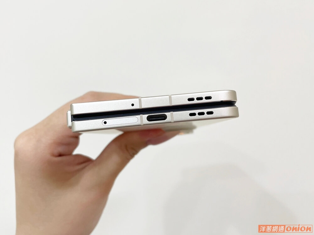 OPPO Find N3機身下方