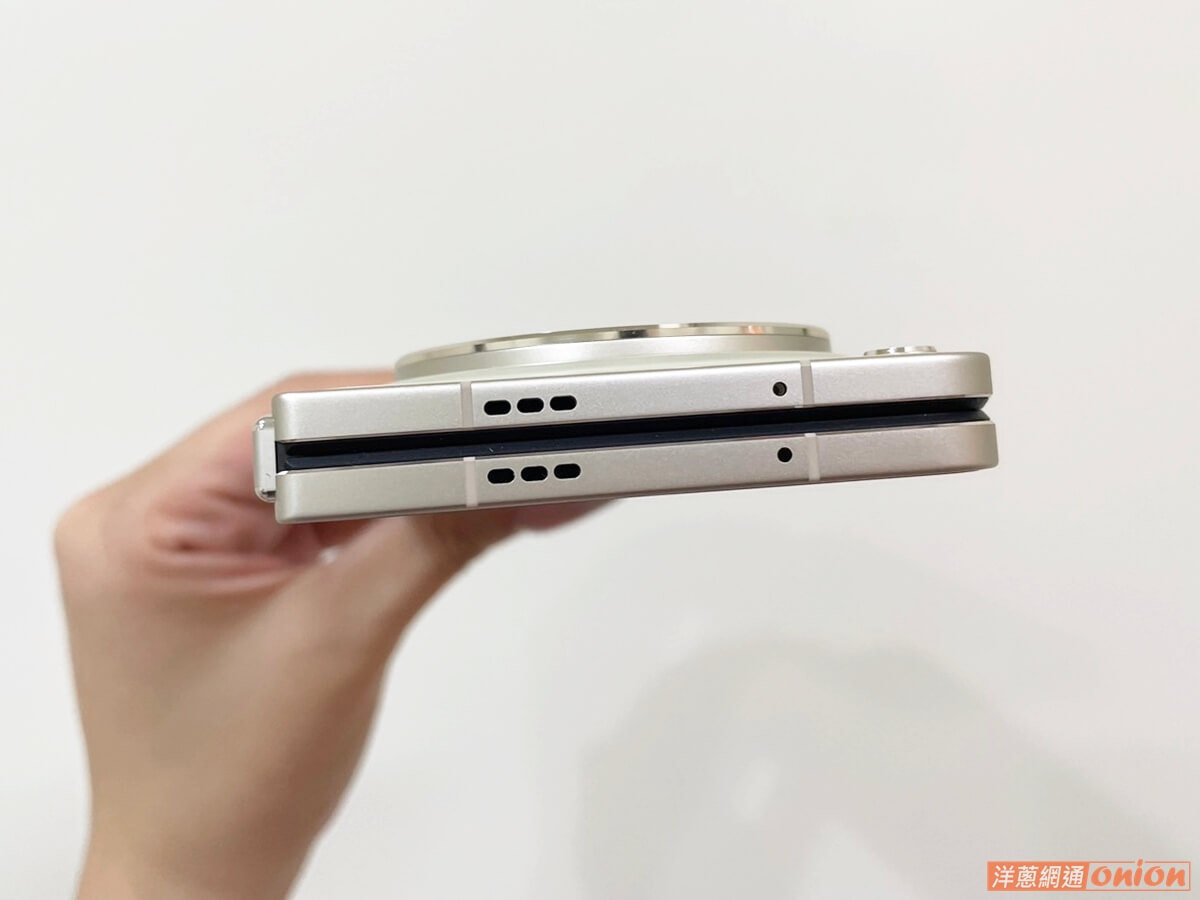 OPPO Find N3機身上方具備兩個揚聲孔