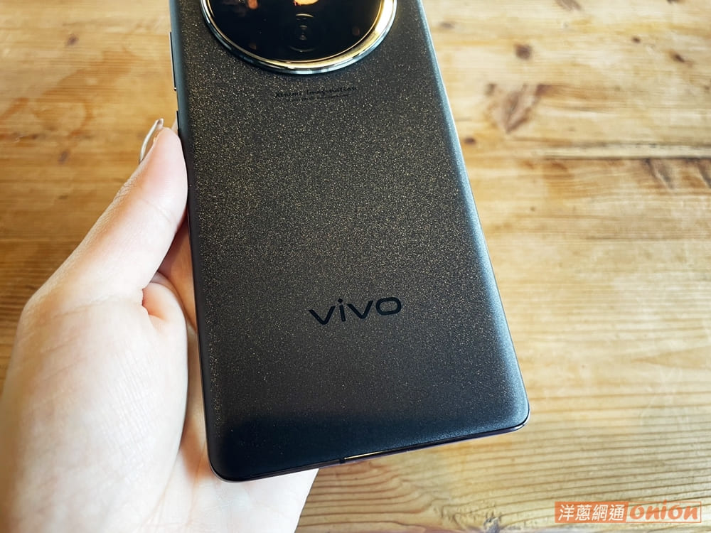 vivo X100 Pro 隕石黑背蓋設計