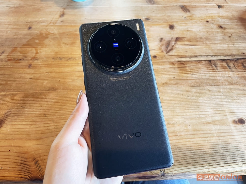 vivo X100 Pro 隕石黑外觀