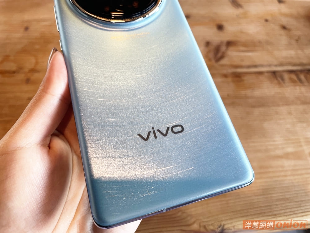 vivo X100 星跡藍背蓋設計