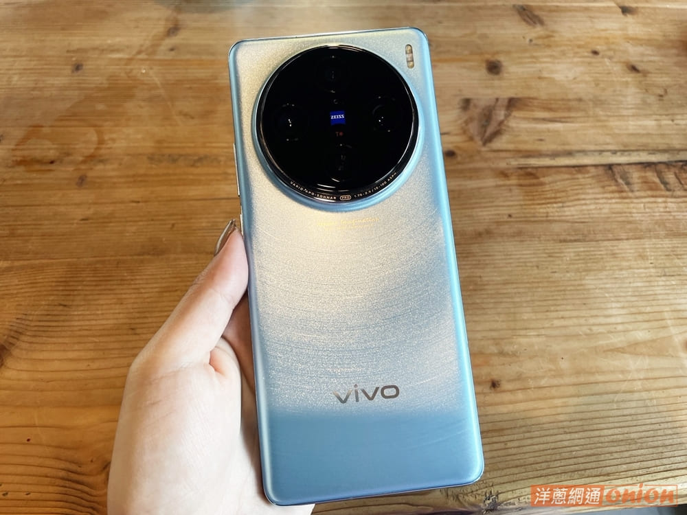 vivo X100 星跡藍外觀