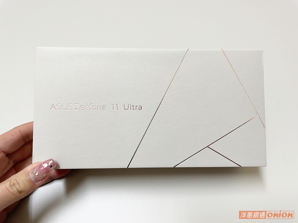 ASUS Zenfone 11 Ultra 外盒實拍外觀