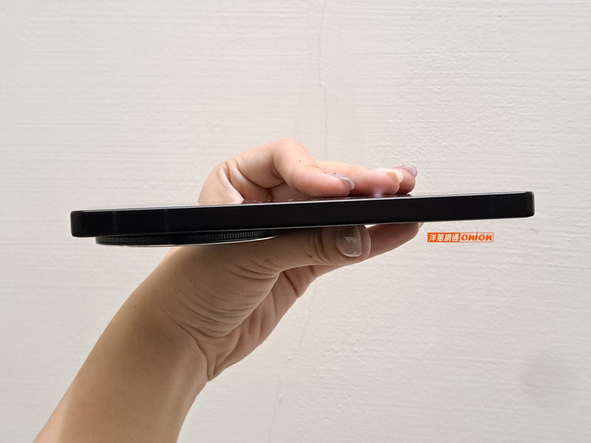 Sharp AQUOS R9 Pro 左側