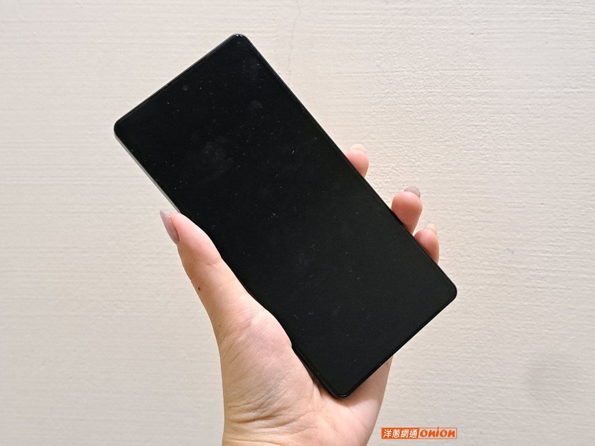Sharp AQUOS R9 Pro 正面