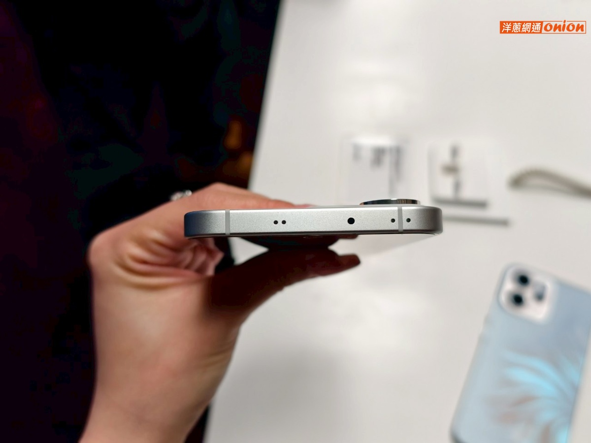 OPPO Reno 14 上方