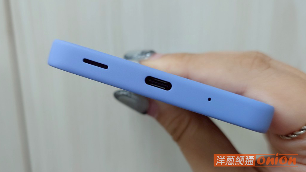 SHARP AQUOS wish5 底部