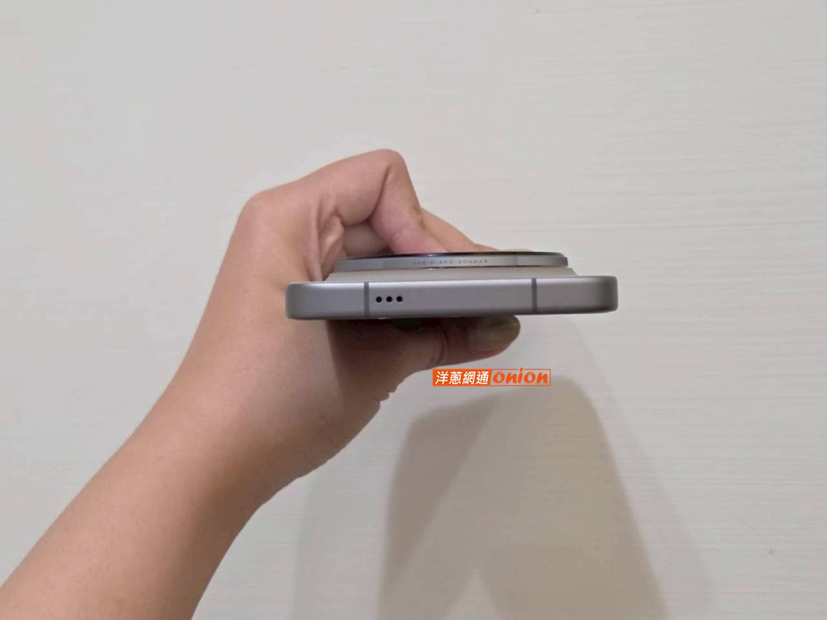 vivo X300 Pro 上方