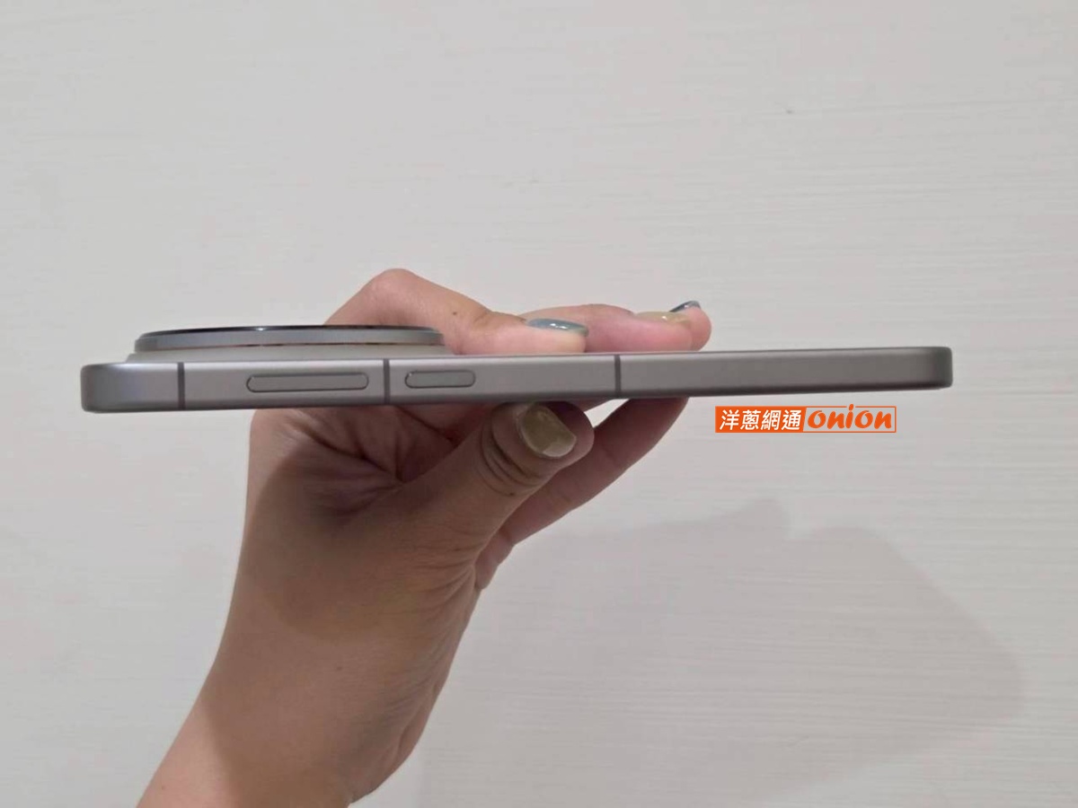 vivo X300 Pro 右邊