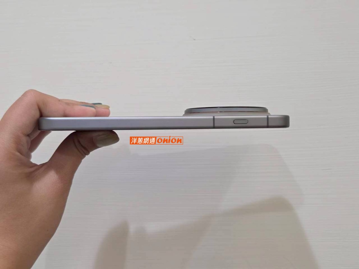 vivo X300 Pro 左側