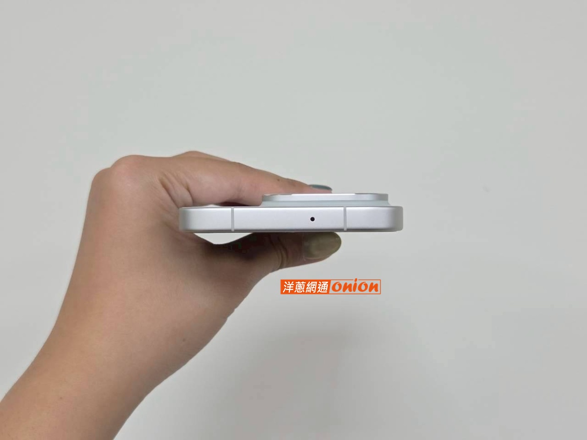 OPPO Find X9 Pro 上方