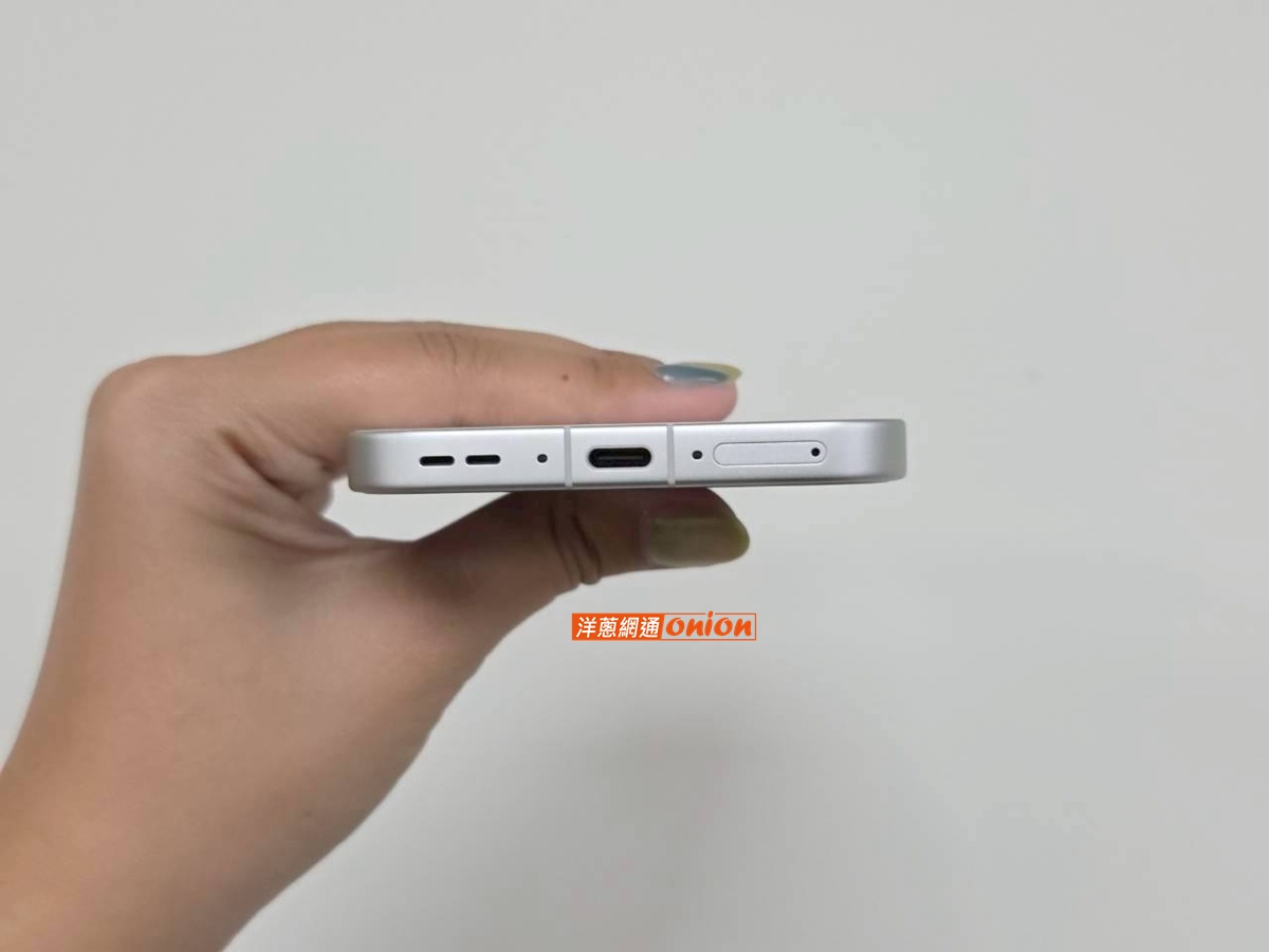 OPPO Find X9 Pro 下方