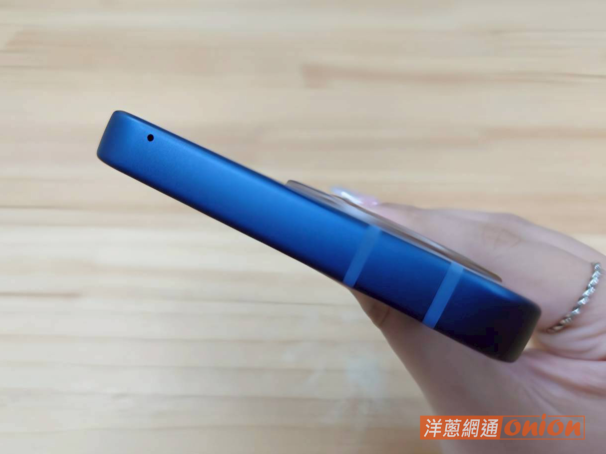 SHARP AQUOS sense10 上方