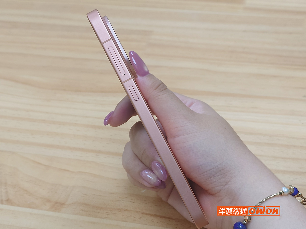 OPPO Find X9s 機身右側