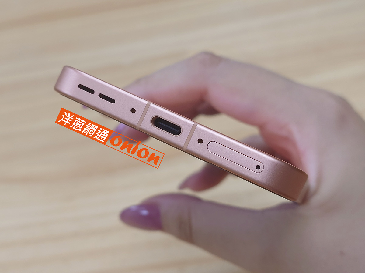 OPPO Find X9s 機身底部外觀