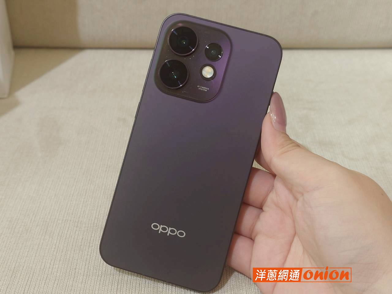 OPPO RENO16 機身背面
