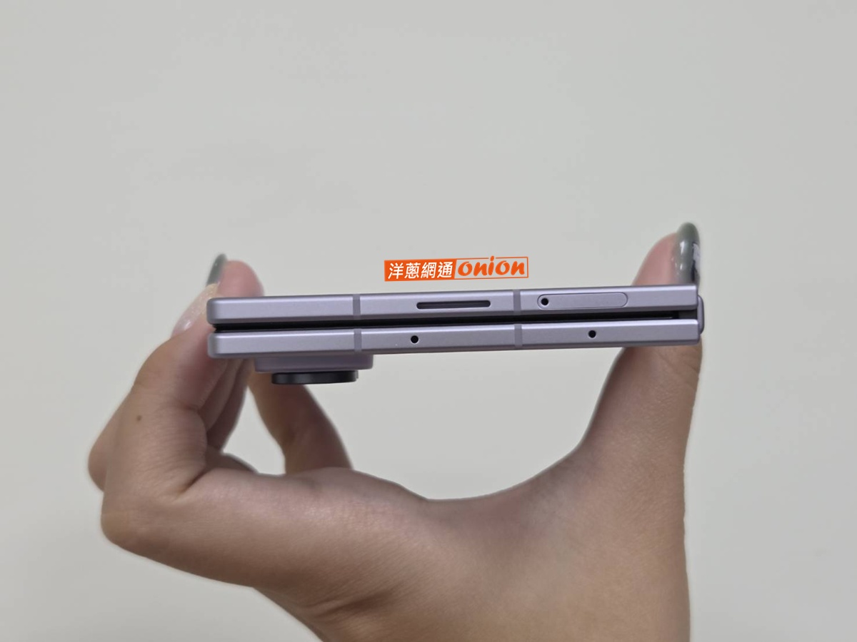 三星 Galaxy Z Fold8 頂部