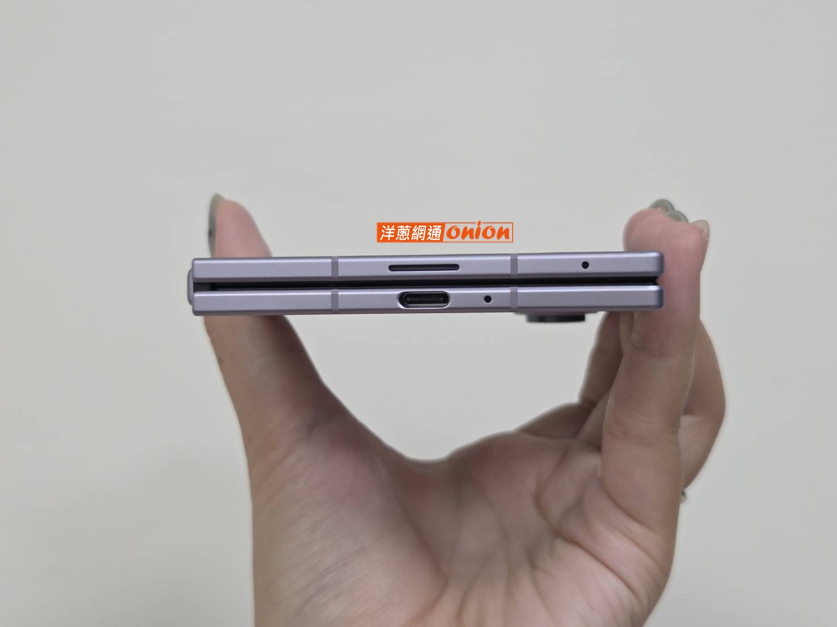 三星 Galaxy Z Fold8 底部