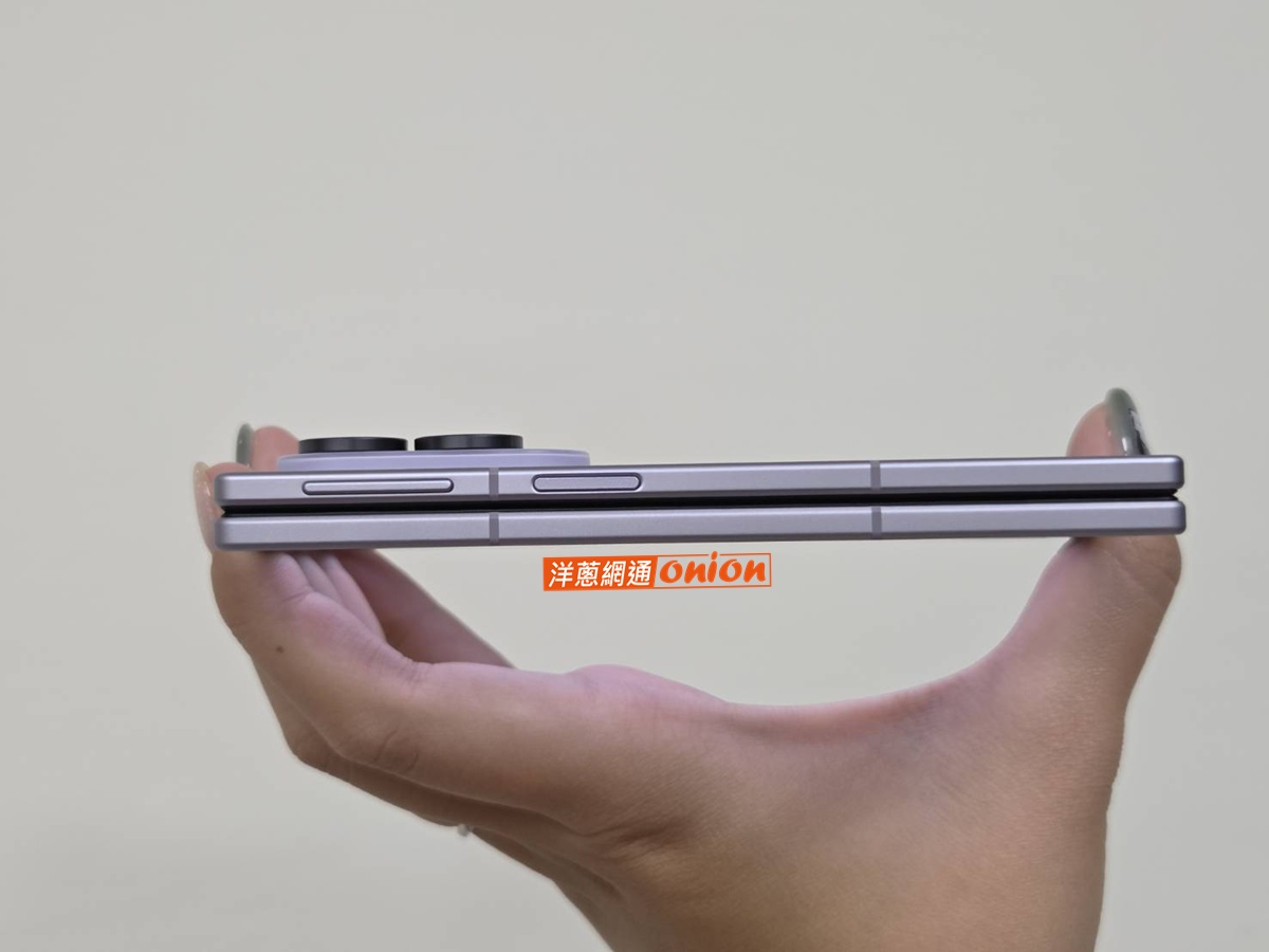 三星 Galaxy Z Fold8 右側