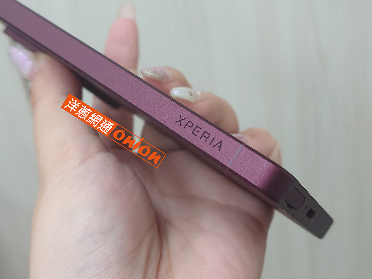 Sony Xperia 1 VIII 機身左側