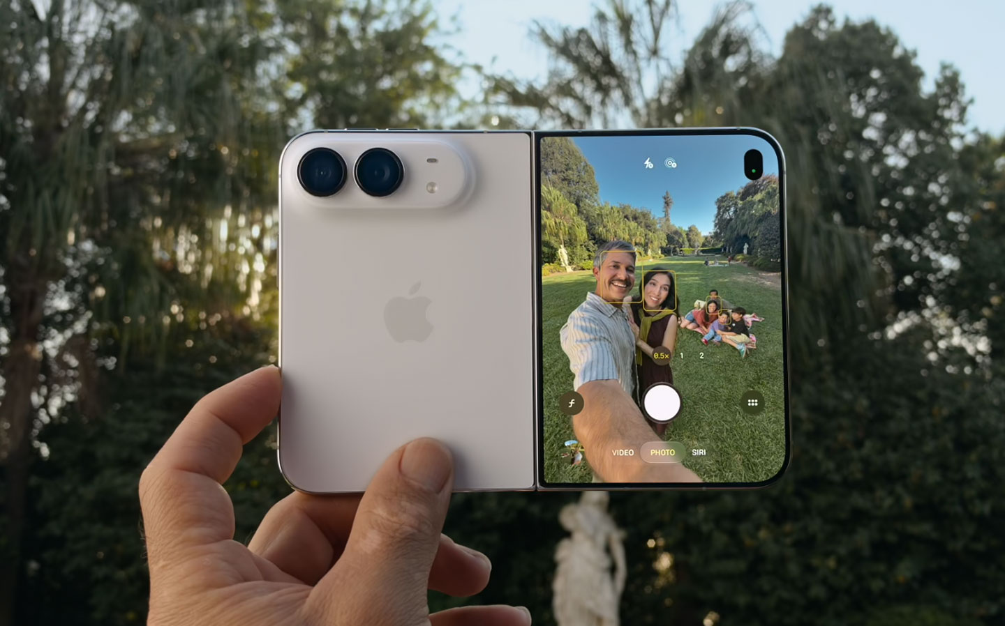 iPhone Duo 摺疊螢幕展開外觀